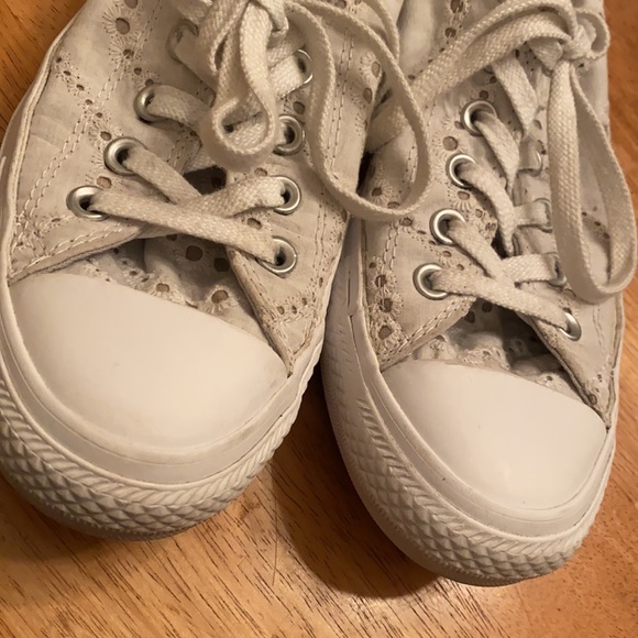 Converse All Star off white/ white lace like design sneakers nice, size 8, - Picture 11 of 16